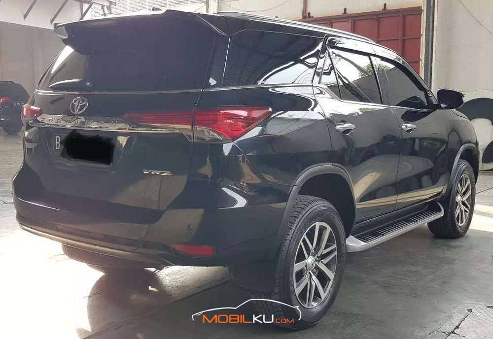 Mobil Toyota Fortuner 2018