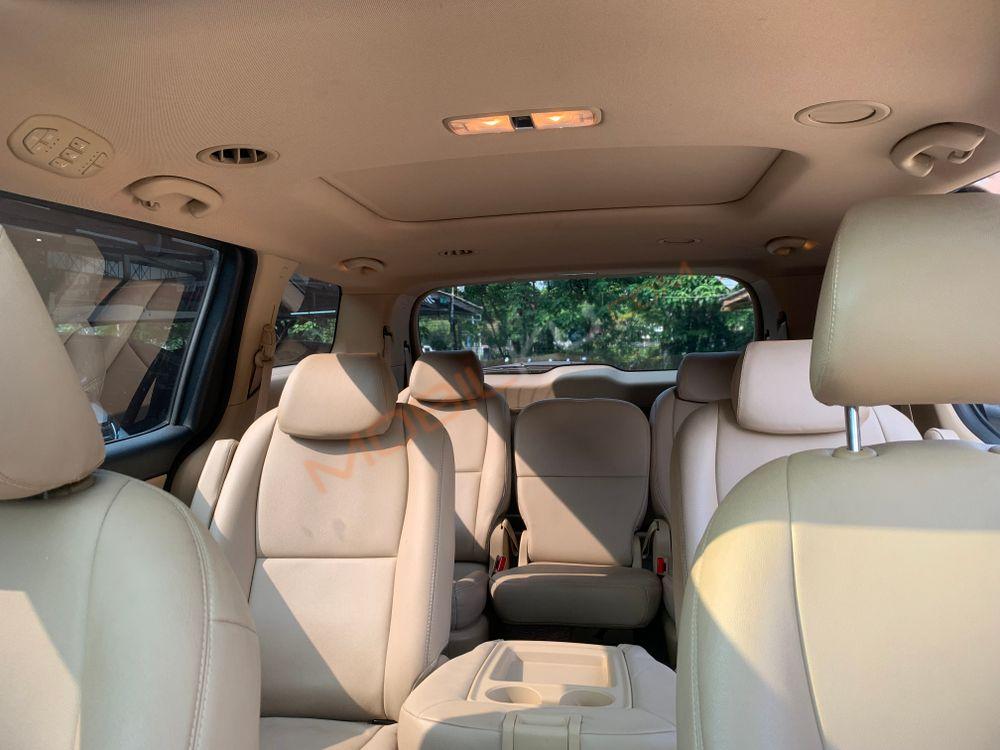 Mobil Kia Sedona 2017