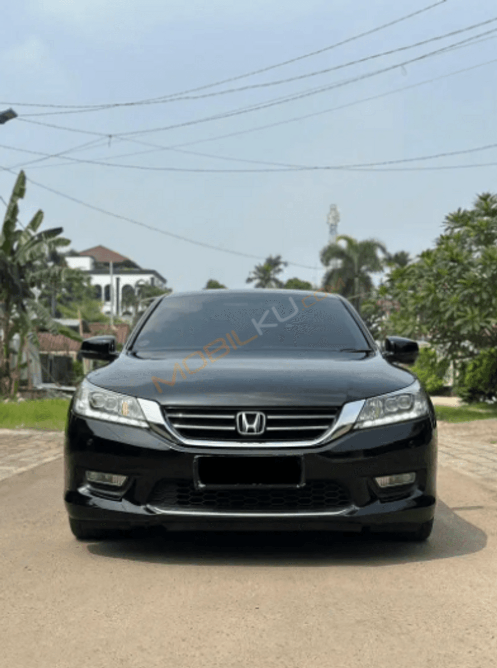 Mobil Honda Accord 2013