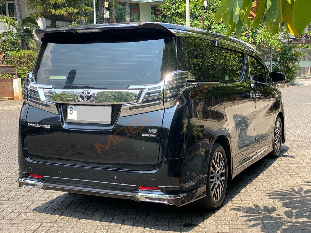 Mobil Toyota Vellfire 2016