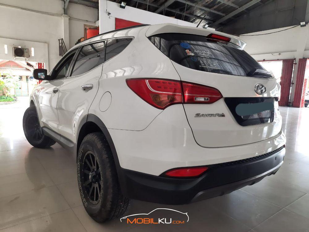 Mobil Hyundai Santa Fe 2013