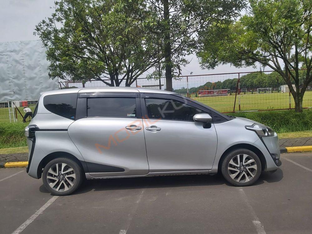 Mobil Toyota Sienta 2017