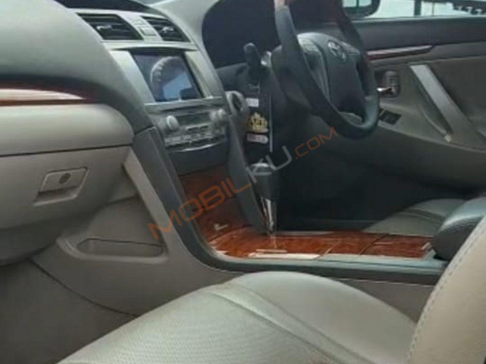 Mobil Toyota Camry 2012