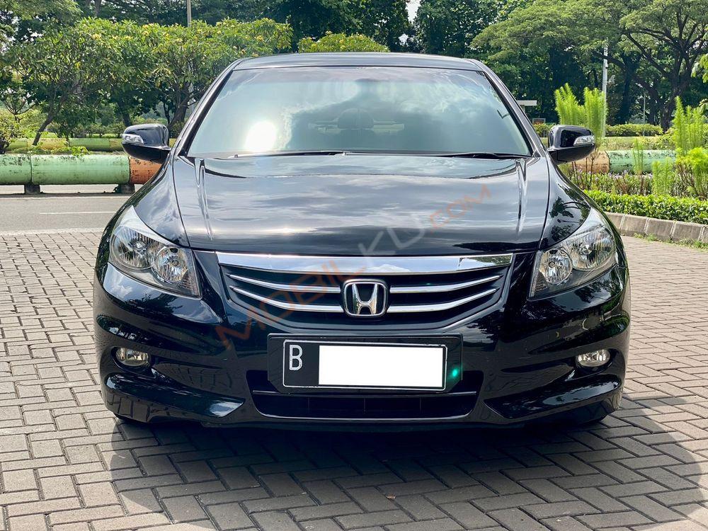 Mobil Honda Accord 2011