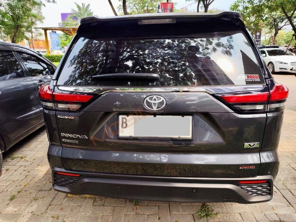 Mobil Toyota Kijang Innova Zenix 2024