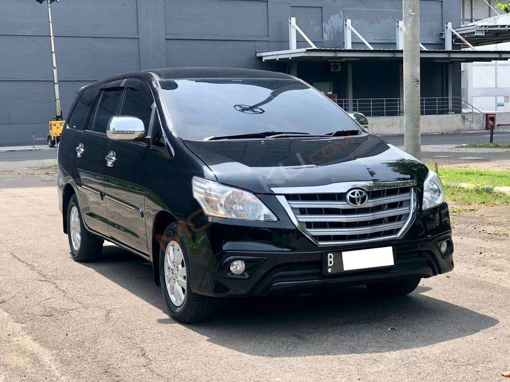 Mobil Toyota Kijang Innova 2013