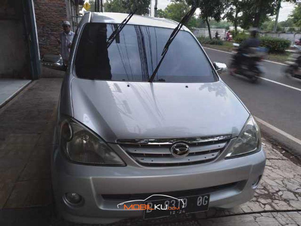 Mobil Daihatsu Xenia 2012