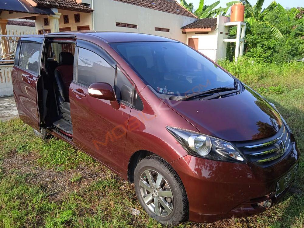 Mobil Honda Freed 2011