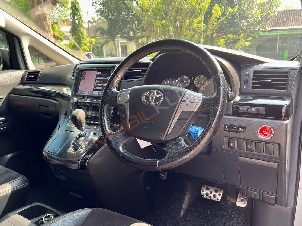 Mobil Toyota Alphard 2013