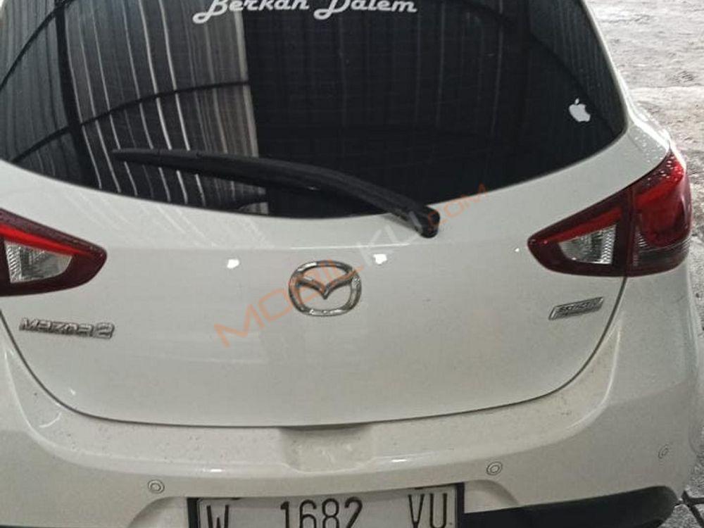 Mobil Mazda 2 Hatchback 2015