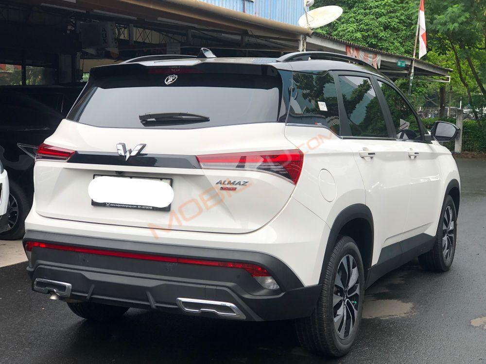 Mobil Wuling Almaz 2022
