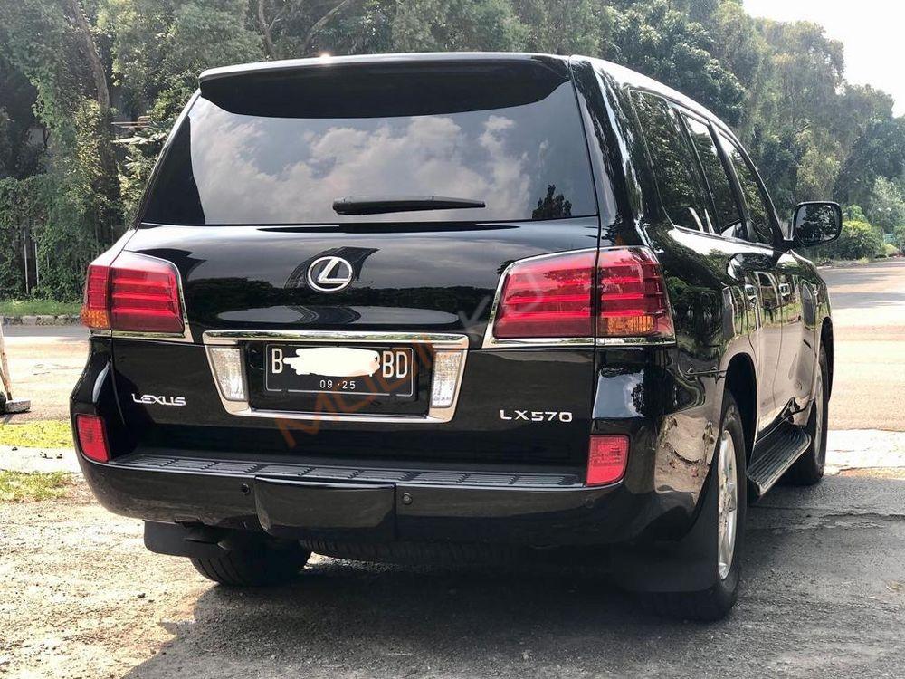 Mobil Lexus LX 2010