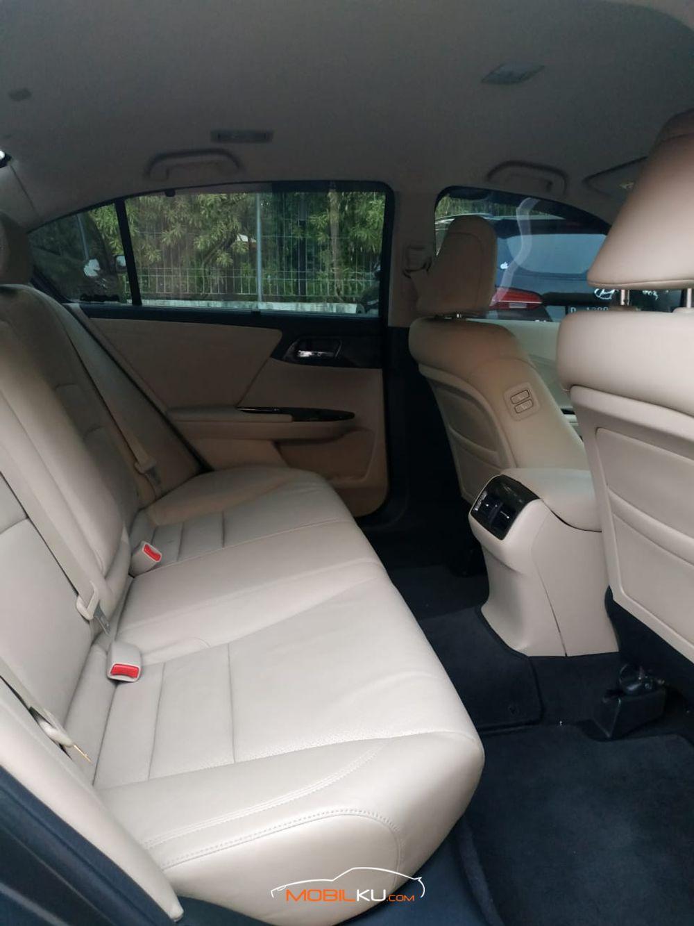 Mobil Honda Accord 2014