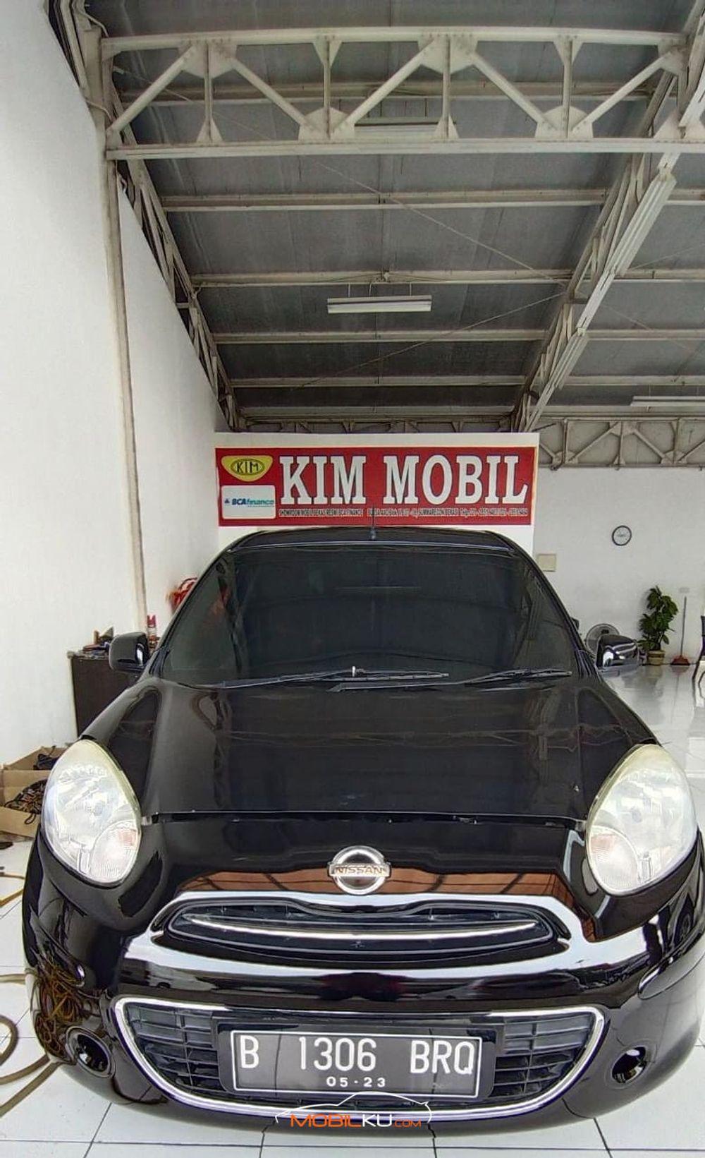 Mobil Nissan March 2013