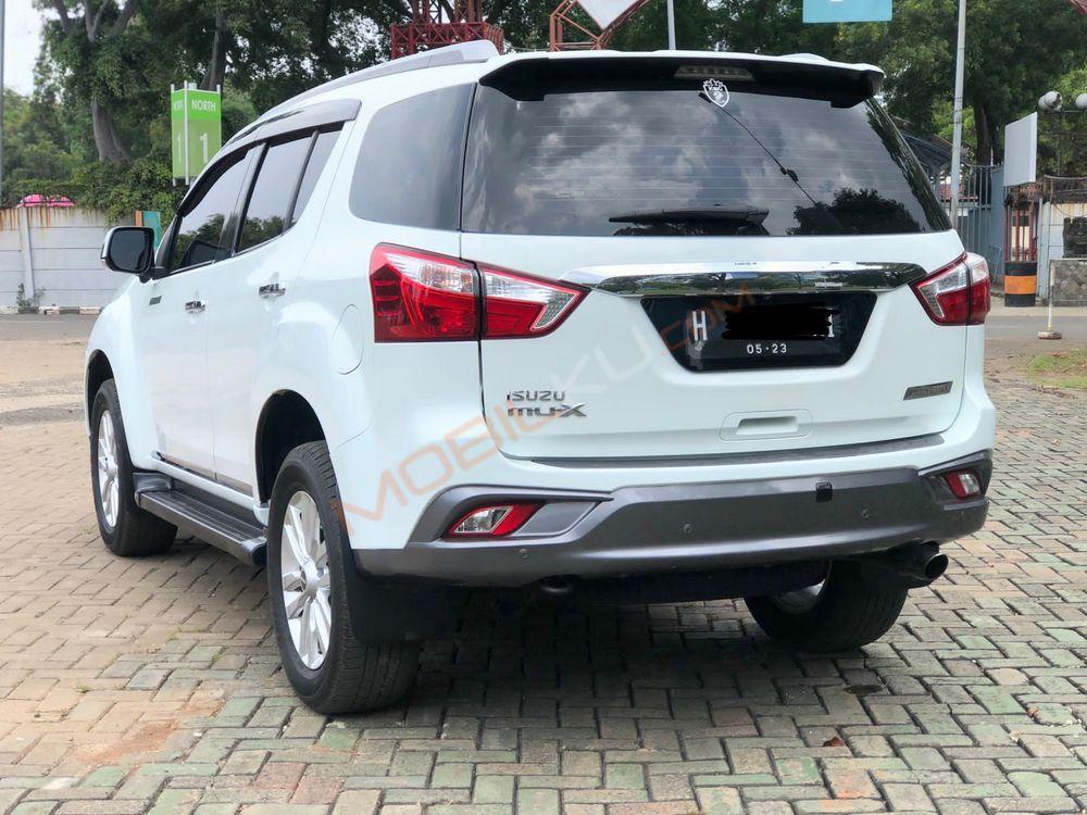 Mobil Isuzu MU-X 2014