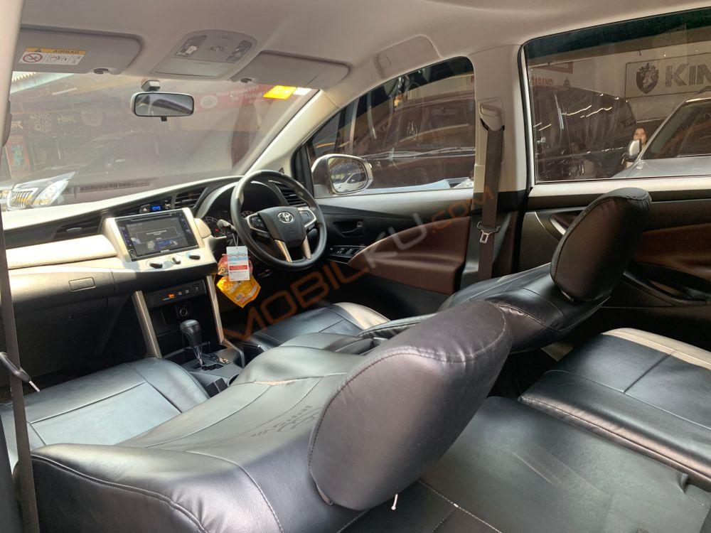 Mobil Toyota Kijang Innova 2021