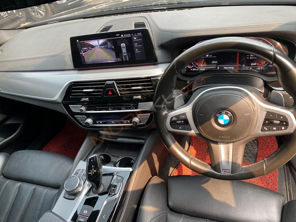 Mobil BMW 5 Series 2020