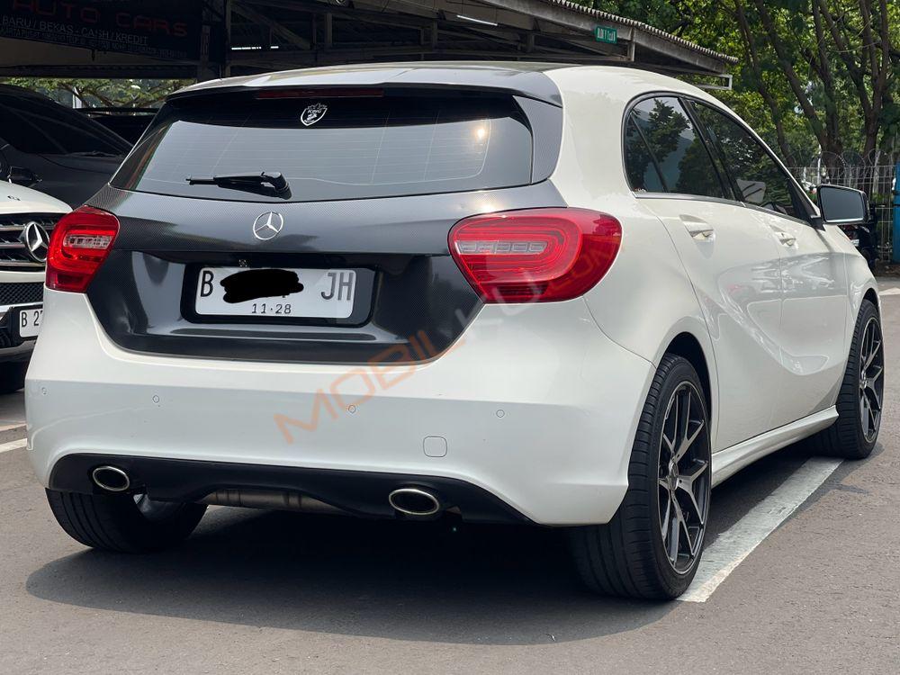 Mobil Mercedes-Benz A-Class 2013