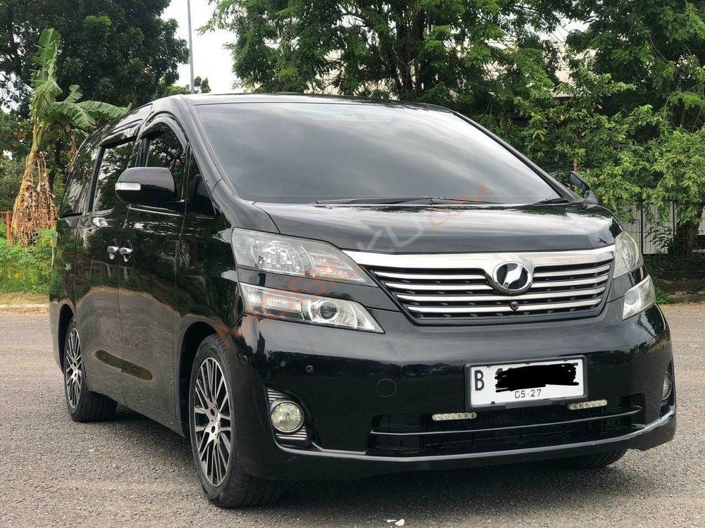 Mobil Toyota Vellfire 2010