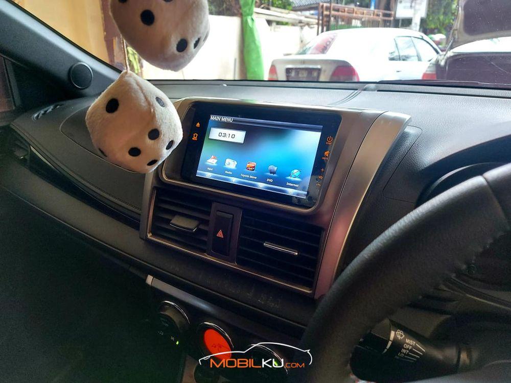 Mobil Toyota Yaris 2016