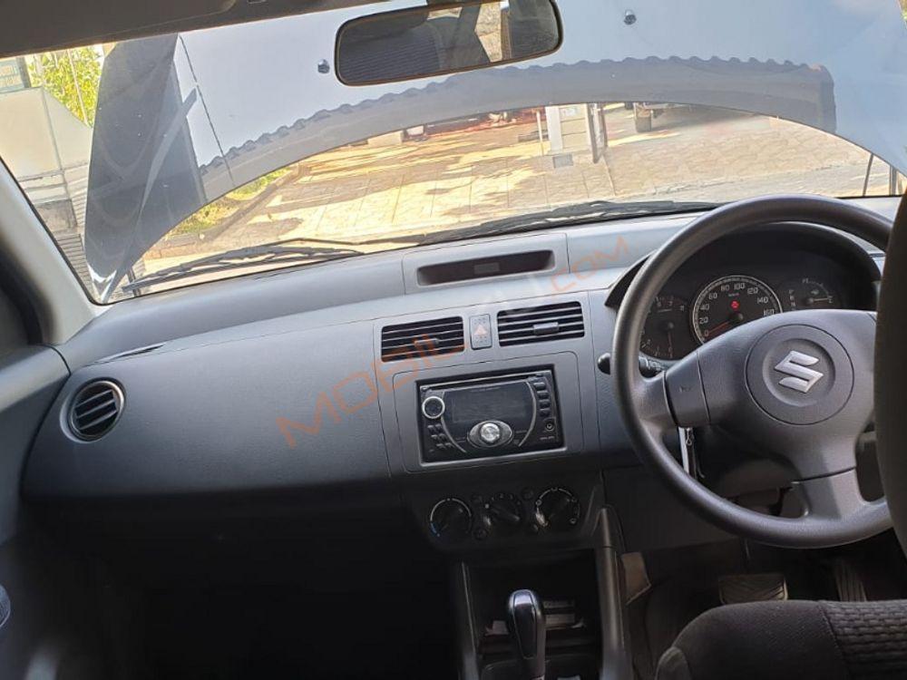 Mobil Suzuki Swift 2008