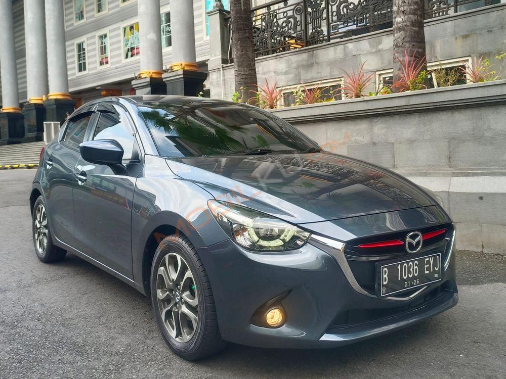 Mobil Mazda 2 Hatchback 2015