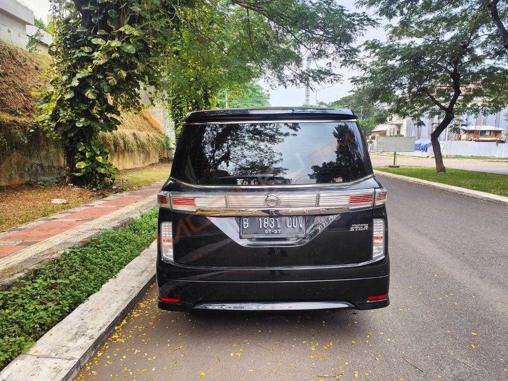 Mobil Nissan Elgrand 2016