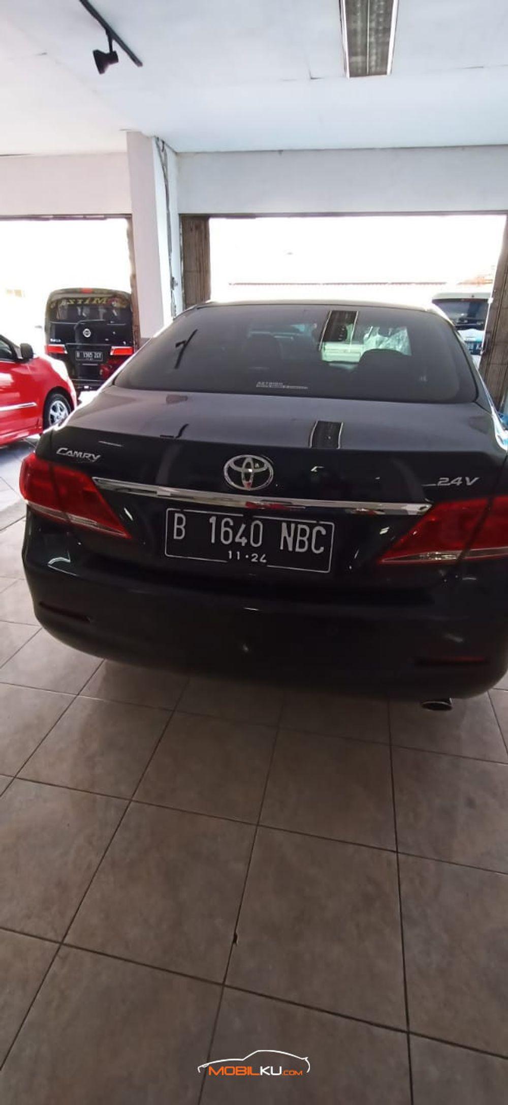 Mobil Toyota Camry 2009