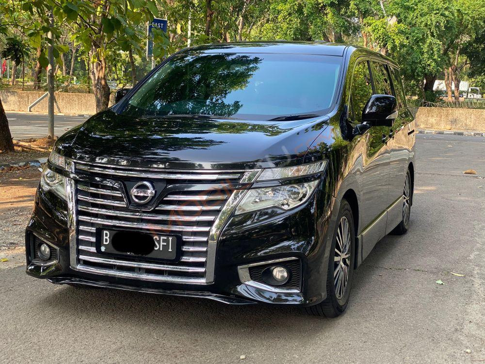 Mobil Nissan Elgrand 2014