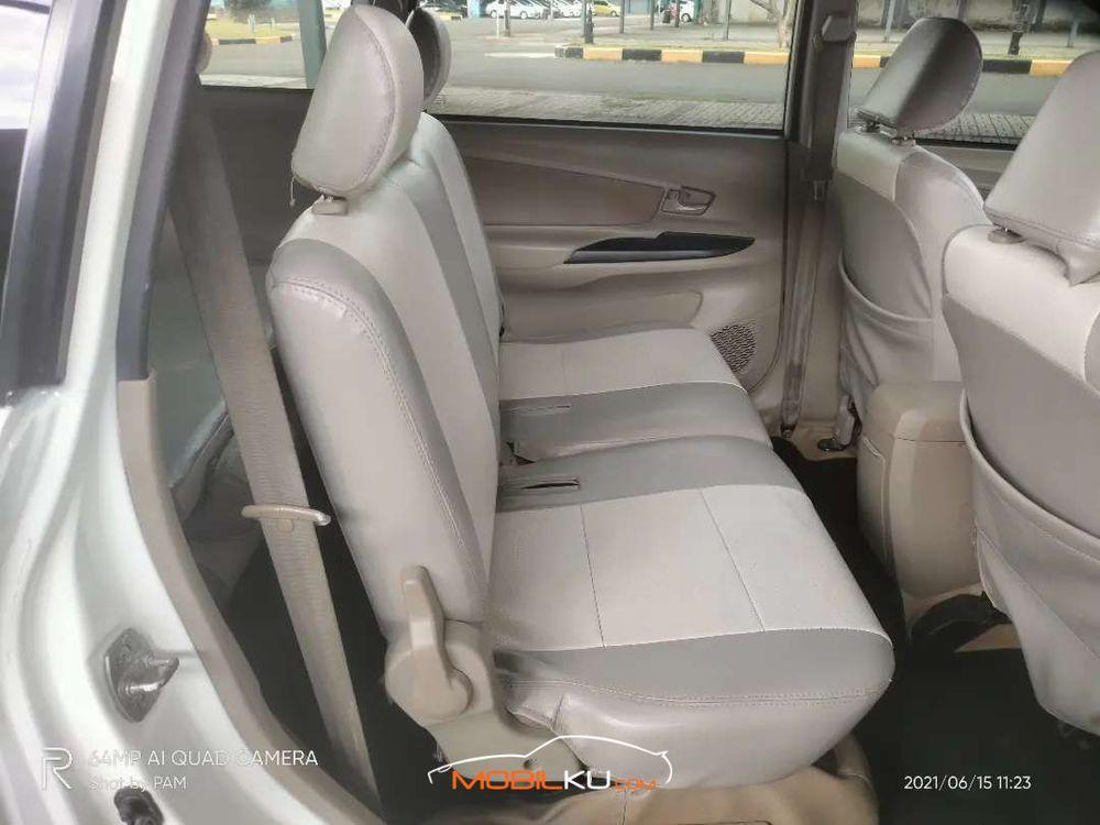 Mobil Daihatsu Xenia 2013