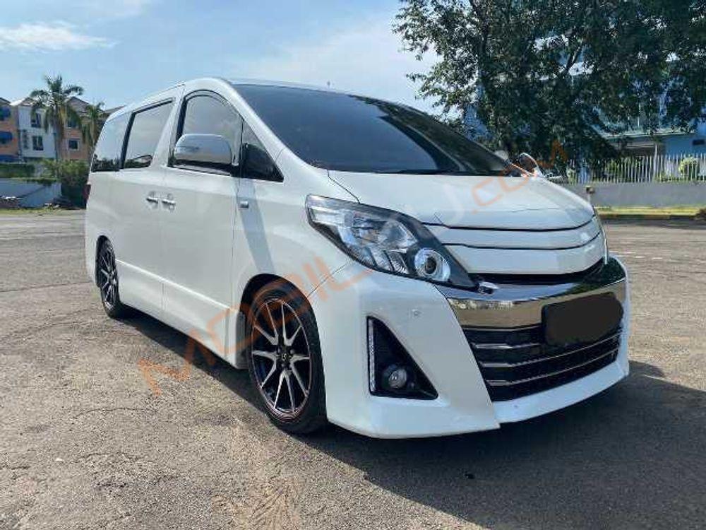 Mobil Toyota Alphard 2013