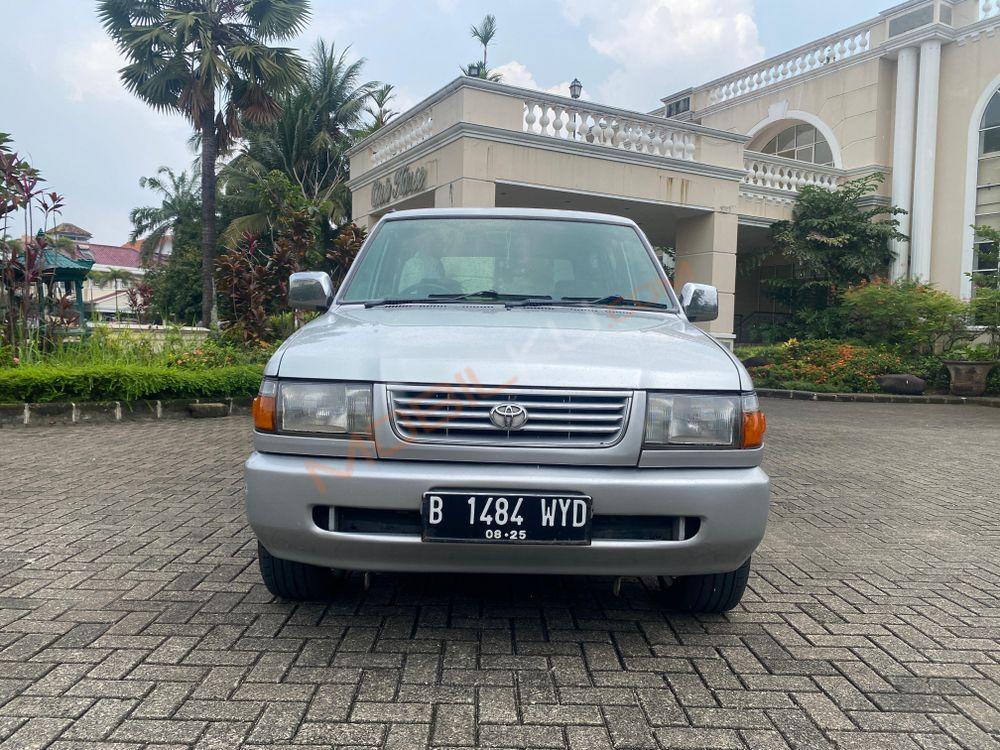 Mobil Toyota Kijang 1998