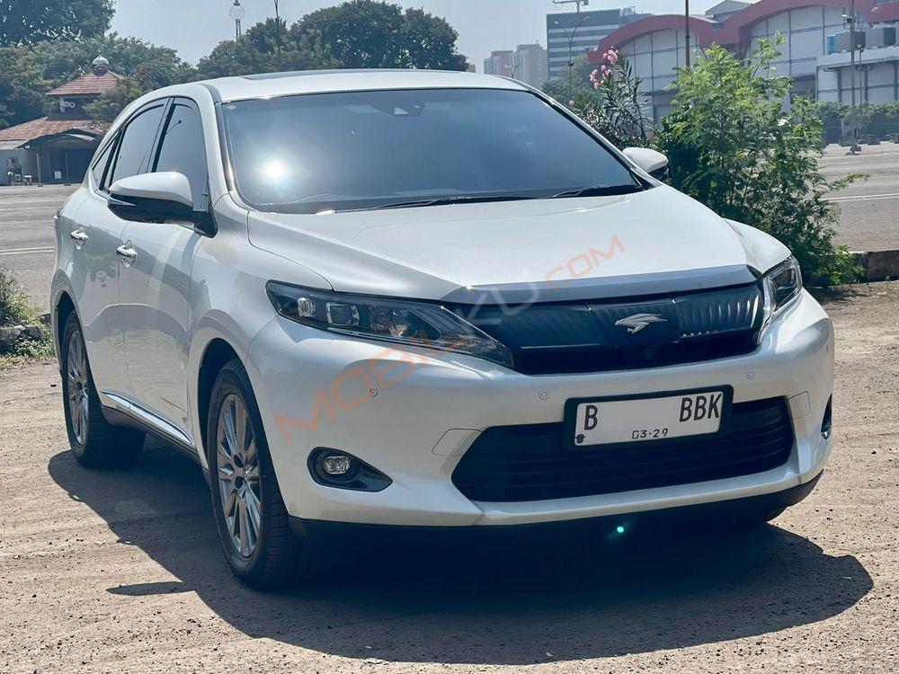 Mobil Toyota Harrier 2014