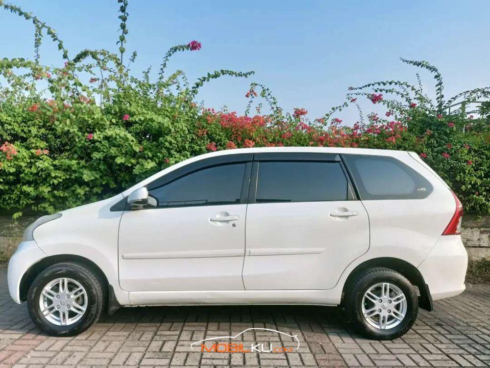 Mobil Daihatsu Xenia 2012