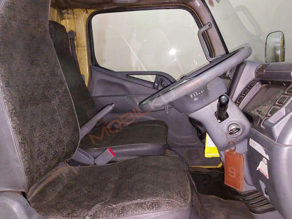 Mobil Mitsubishi Fuso 2015