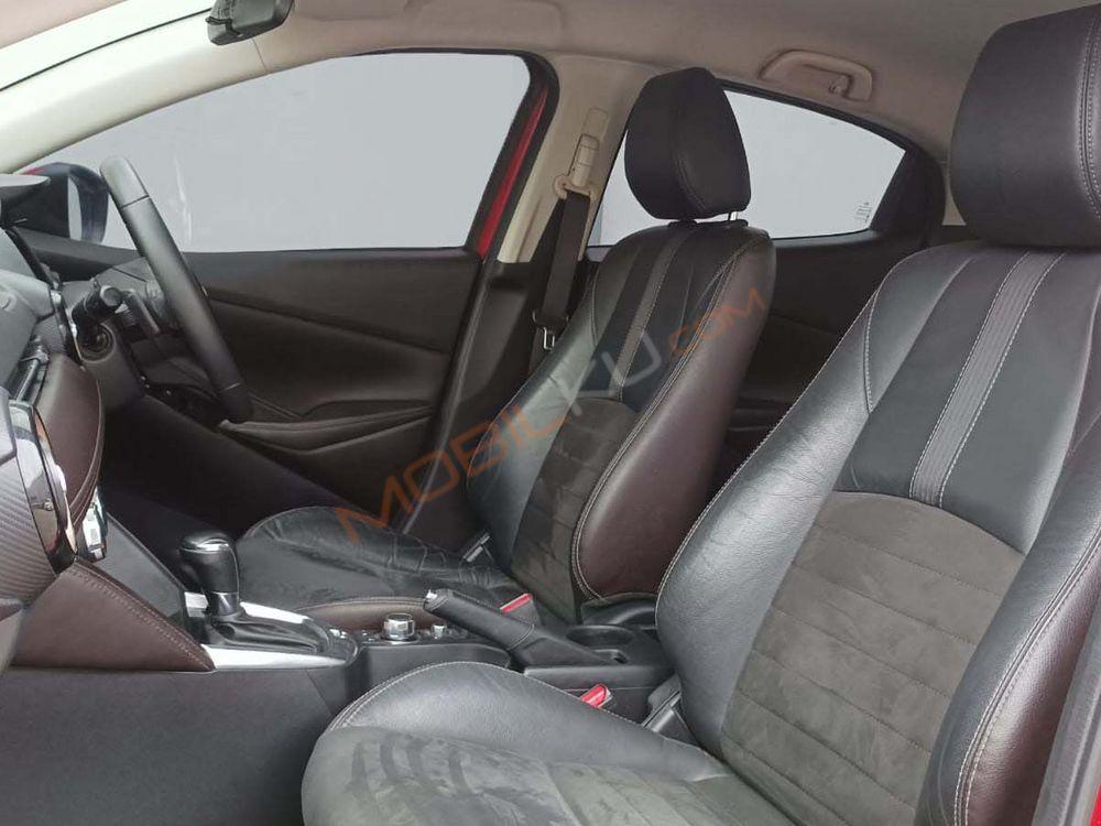 Mobil Mazda 2 Hatchback 2017