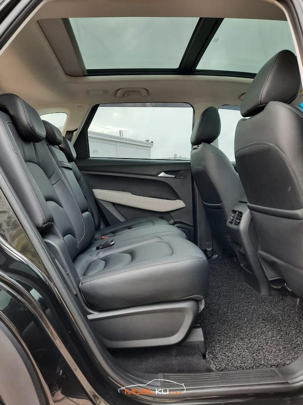 Mobil Wuling Almaz 2019