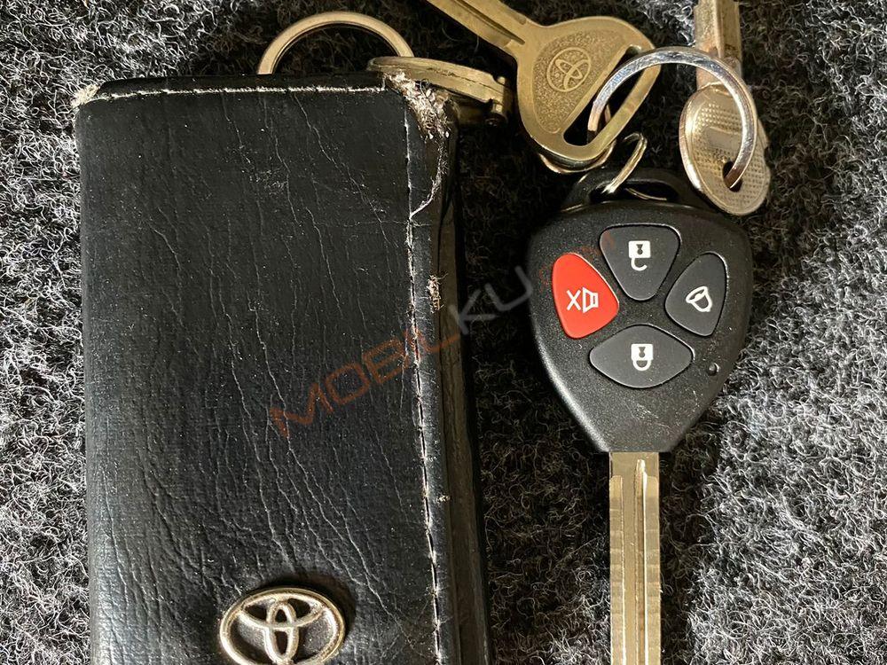 Mobil Toyota Kijang Innova 2010