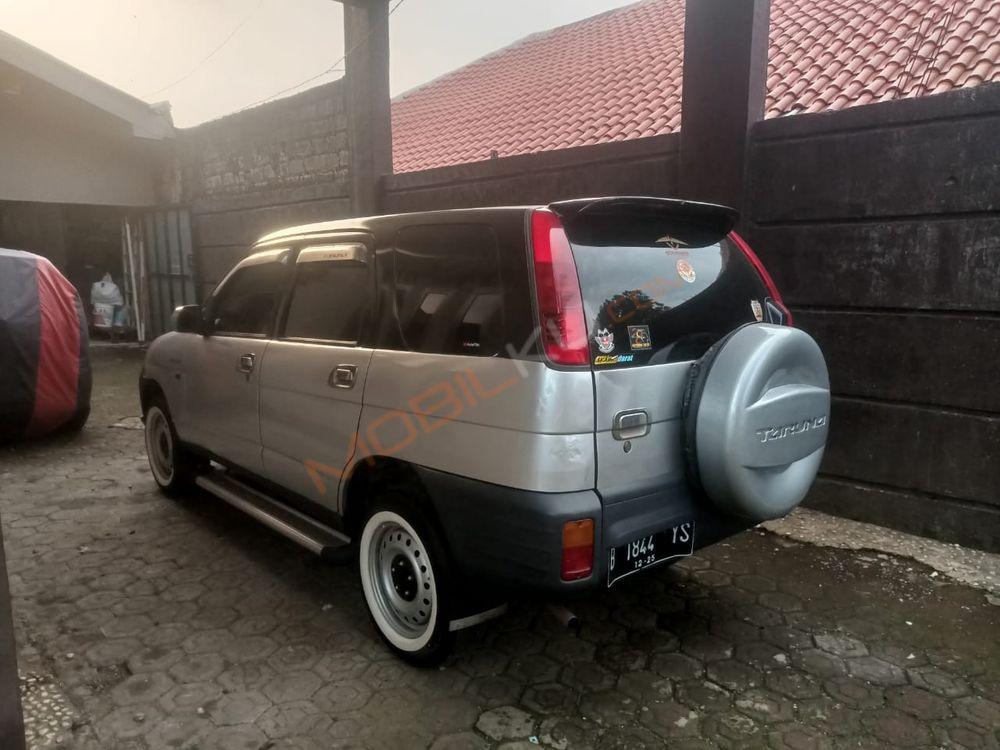 Mobil Daihatsu Taruna 2002