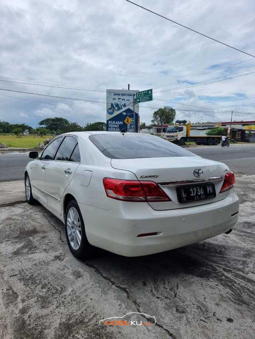Mobil Toyota Camry 2012