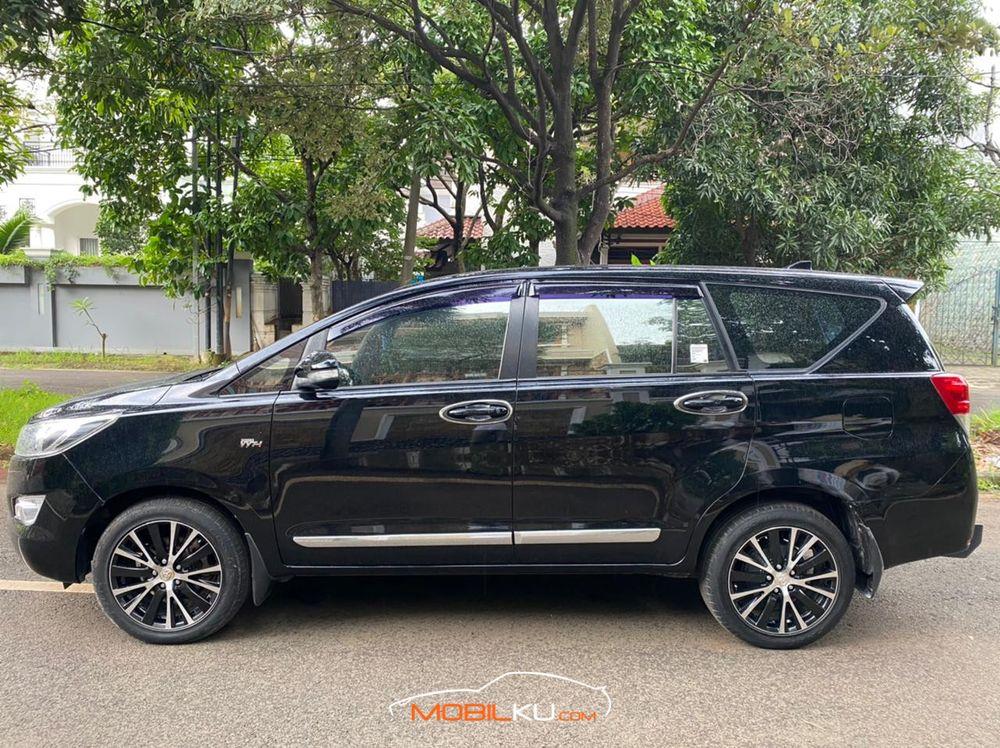 Mobil Toyota Kijang Innova 2016