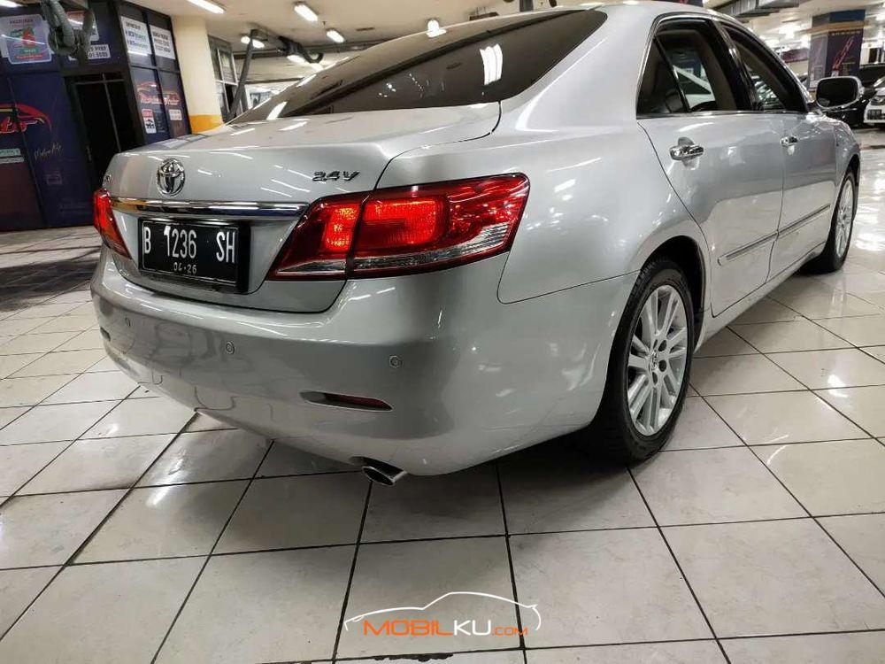 Mobil Toyota Camry 2011