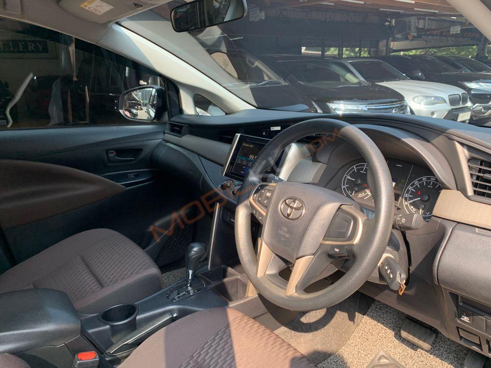 Mobil Toyota Kijang Innova 2022