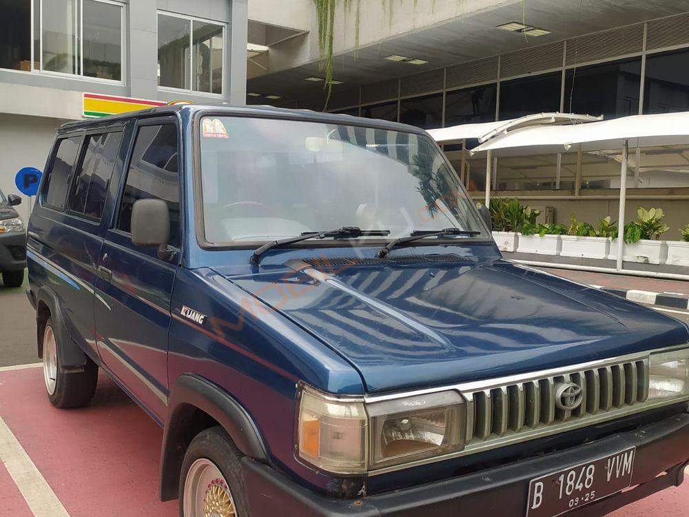 Mobil Toyota Kijang 1995