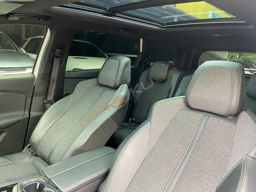 Mobil Peugeot 5008 2019
