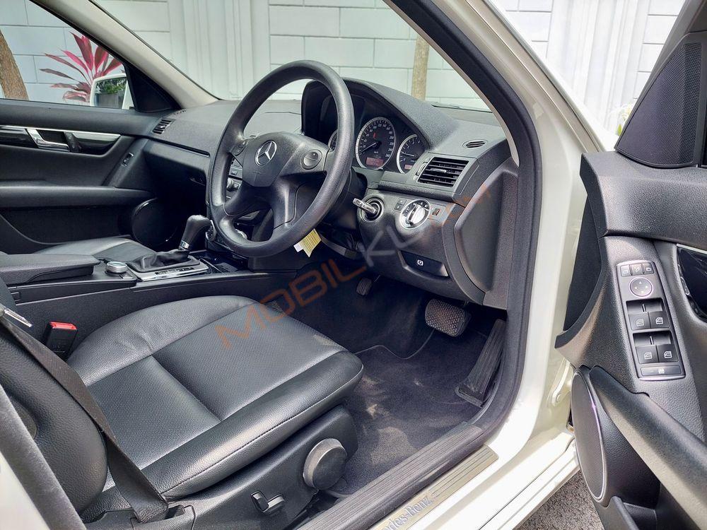 Mobil Mercedes-Benz C-Class 2011