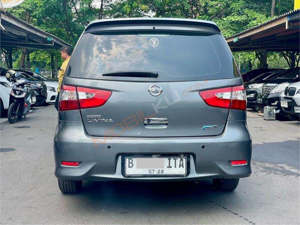 Mobil Nissan Livina 2015