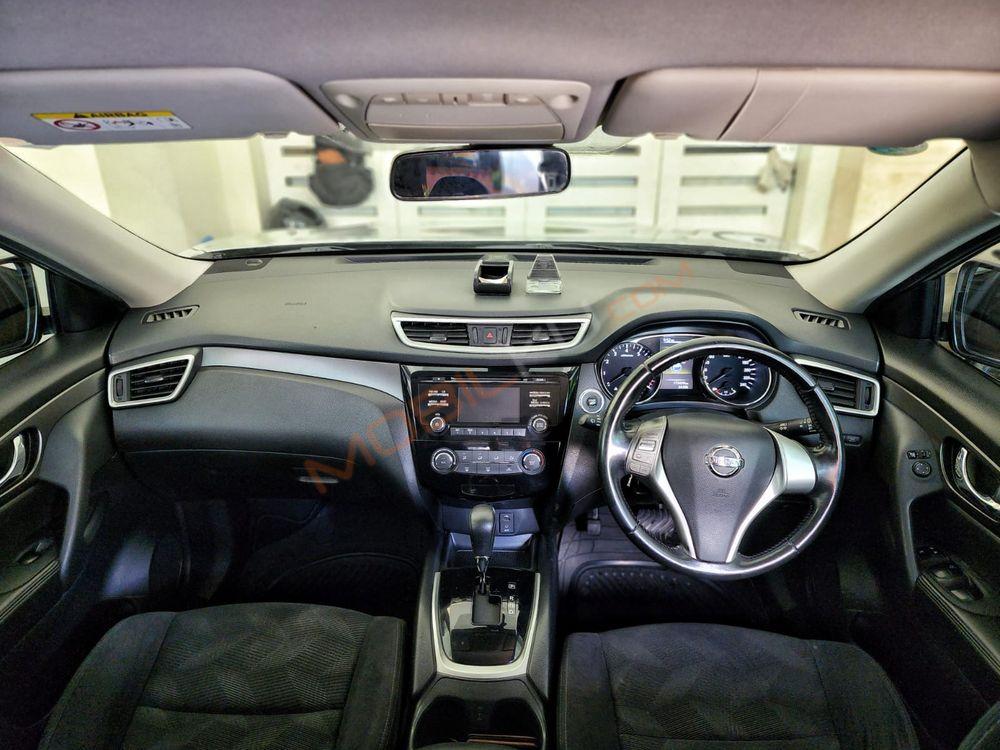Mobil Nissan X-Trail 2015