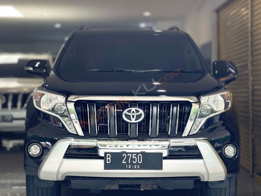 Mobil Toyota Land Cruiser 2014