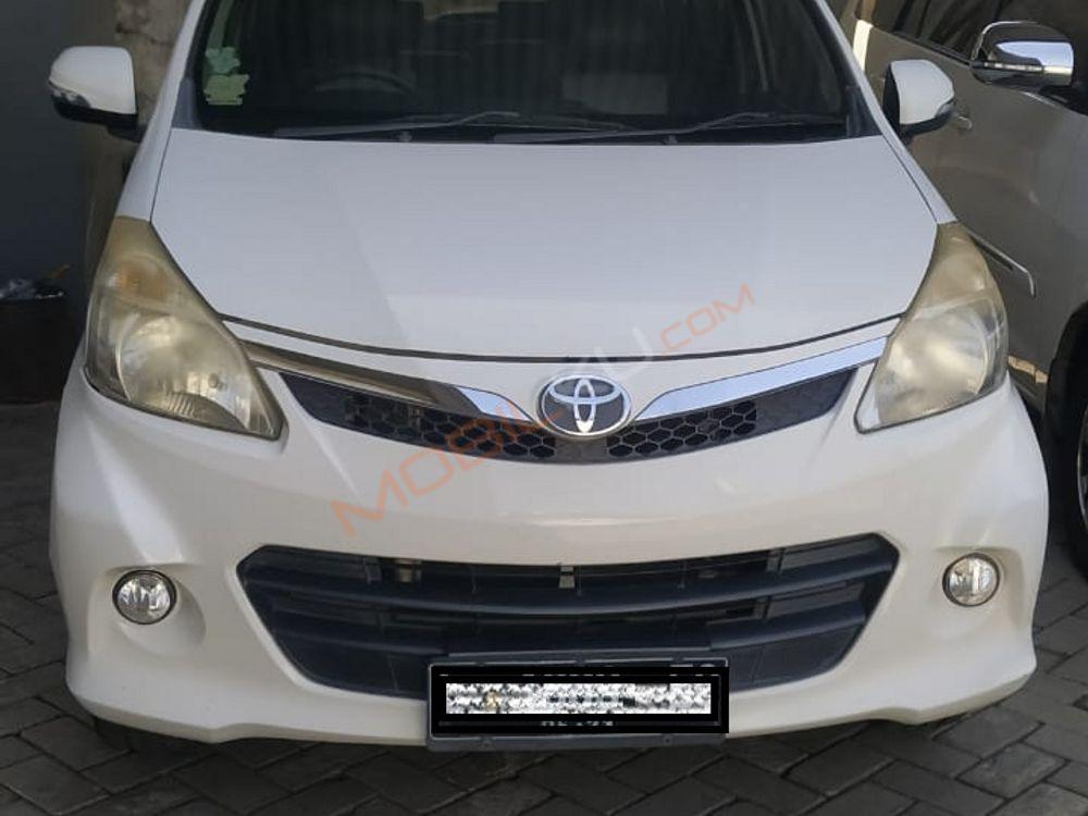 Mobil Toyota Avanza 2013